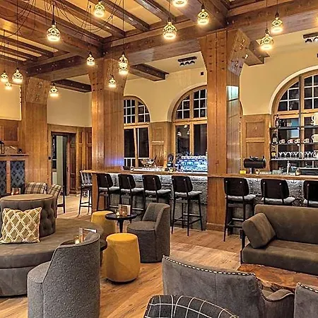 Alpine فندق دافوس